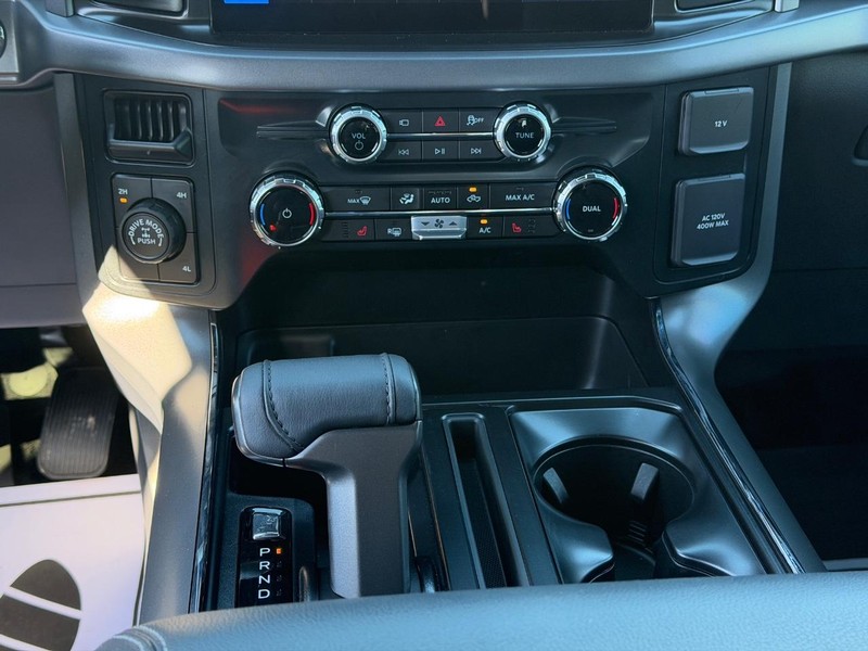 Ford F-150 Vehicle Full-screen Gallery Image 14