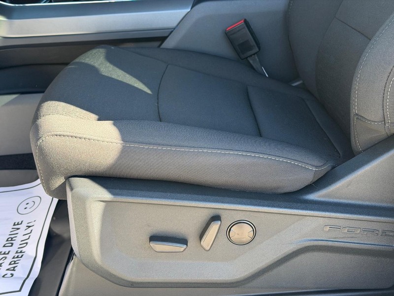 Ford F-150 Vehicle Full-screen Gallery Image 17