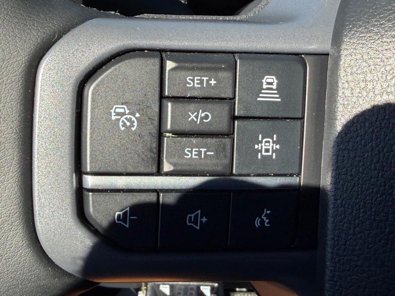 Ford F-150 Vehicle Full-screen Gallery Image 18