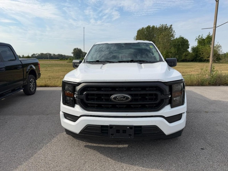 Ford F-150 Vehicle Full-screen Gallery Image 2