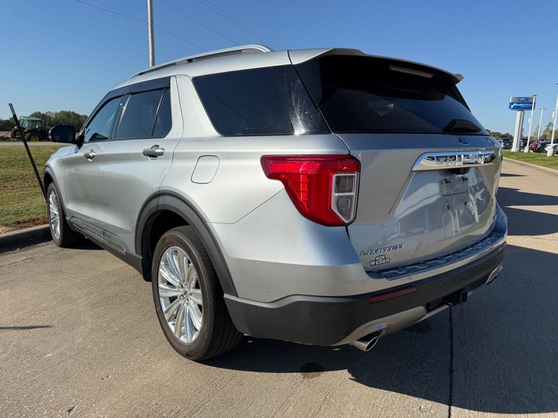 Ford Explorer Vehicle Full-screen Gallery Image 3