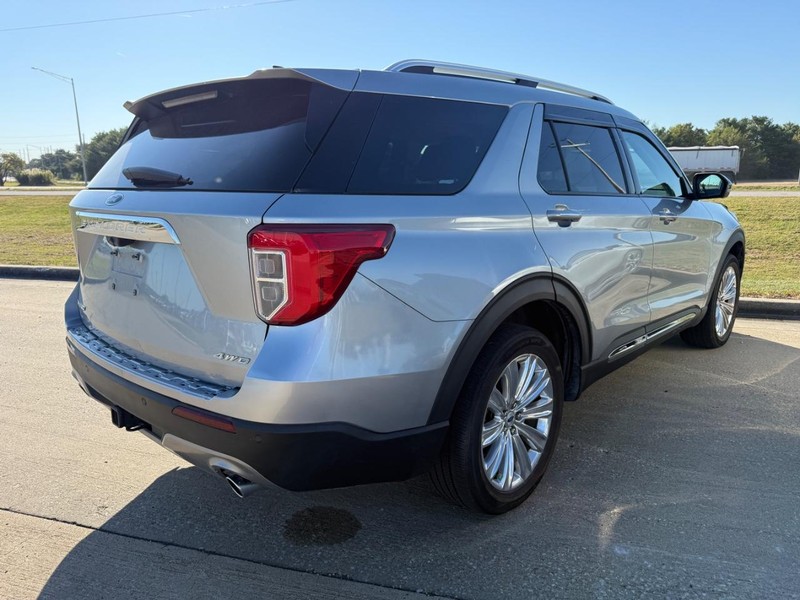 Ford Explorer Vehicle Full-screen Gallery Image 4