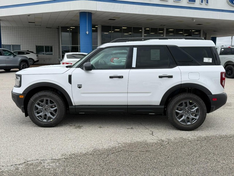 Ford Bronco Sport Vehicle Full-screen Gallery Image 2