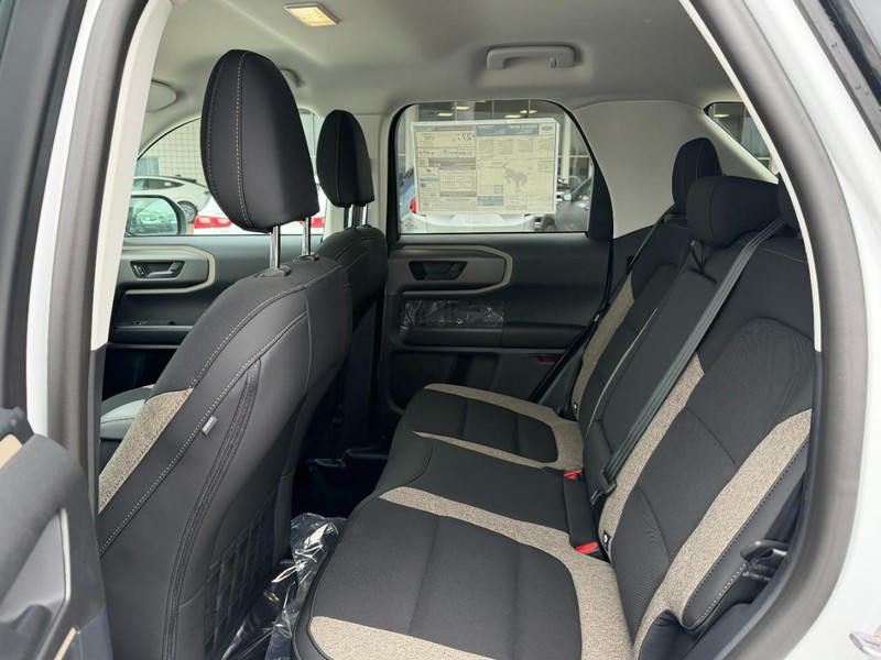Ford Bronco Sport Vehicle Full-screen Gallery Image 4