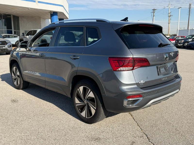 Volkswagen Taos Vehicle Full-screen Gallery Image 3
