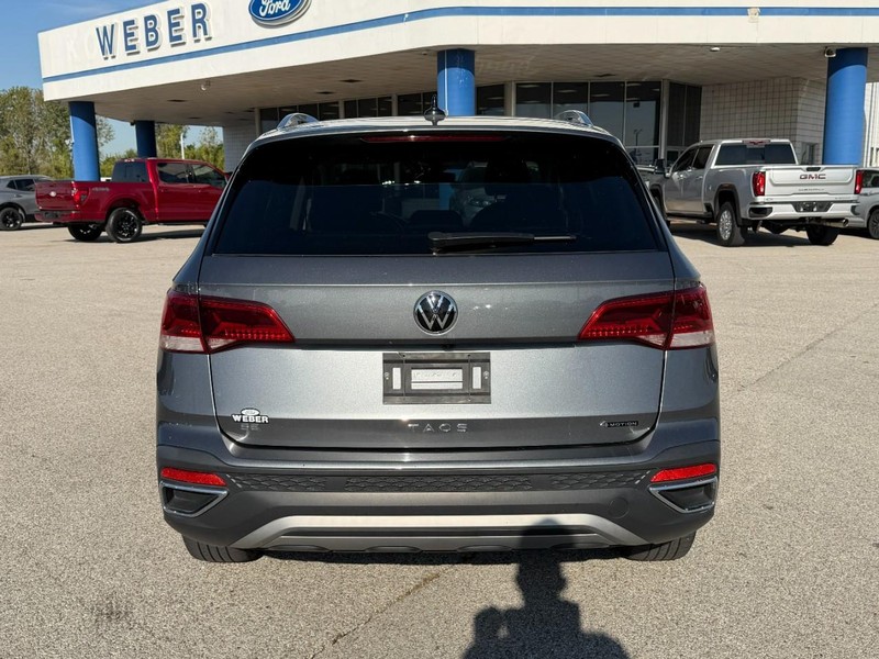 Volkswagen Taos Vehicle Full-screen Gallery Image 4