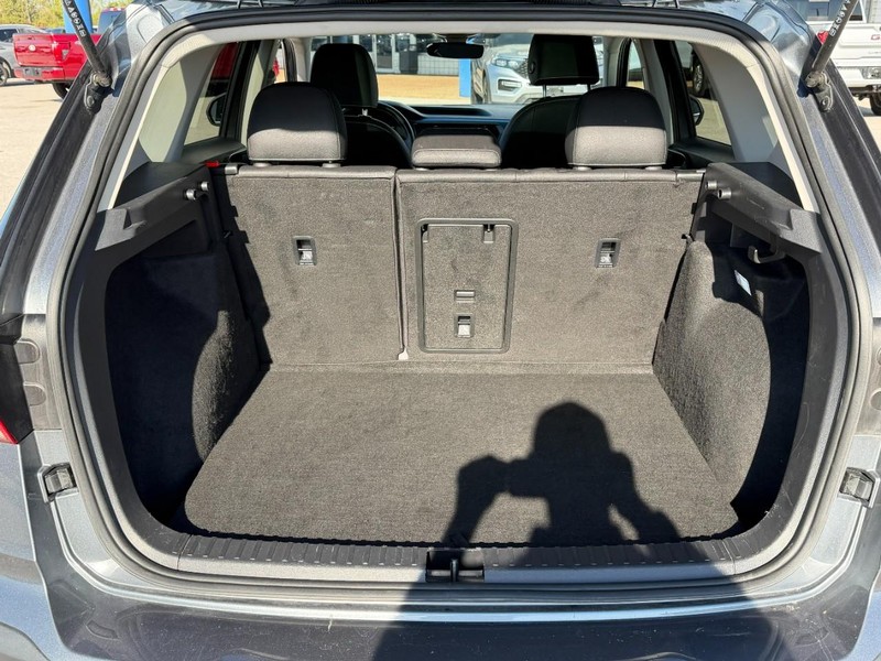 Volkswagen Taos Vehicle Full-screen Gallery Image 5