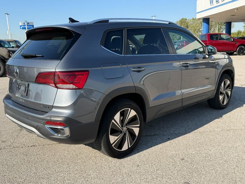 Volkswagen Taos Vehicle Full-screen Gallery Image 6