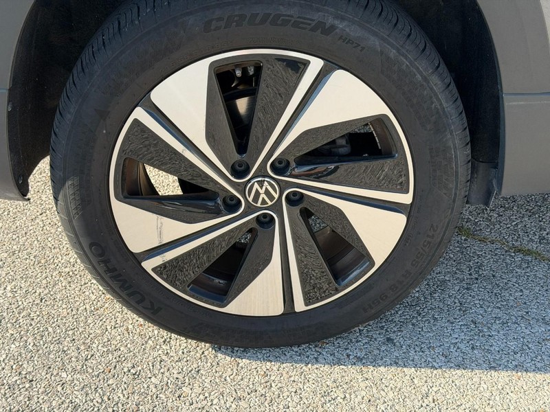 Volkswagen Taos Vehicle Full-screen Gallery Image 7