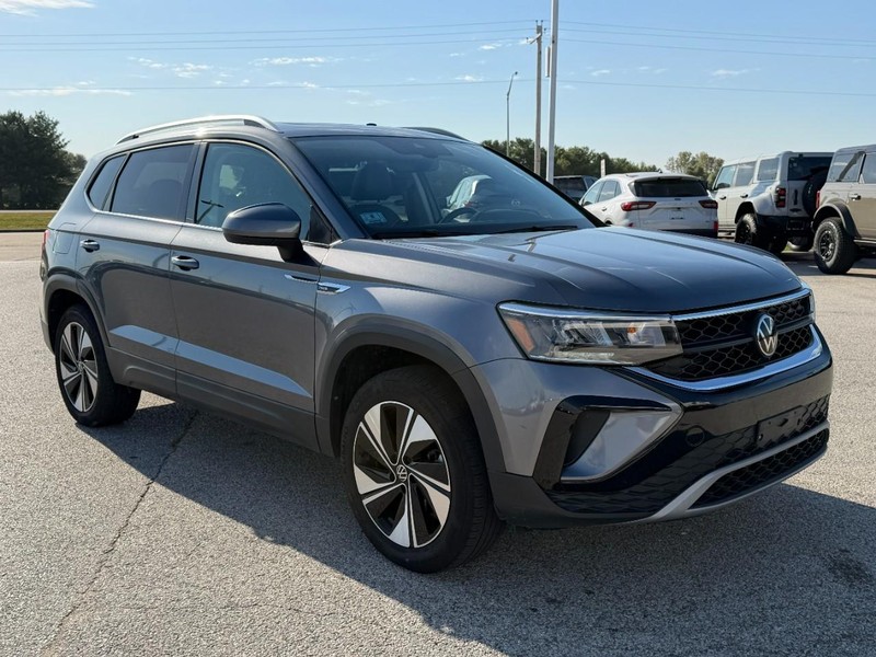 Volkswagen Taos Vehicle Full-screen Gallery Image 8