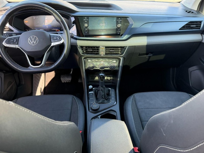 Volkswagen Taos Vehicle Full-screen Gallery Image 12