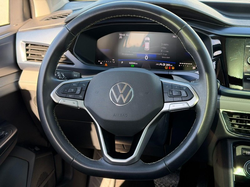 Volkswagen Taos Vehicle Full-screen Gallery Image 13