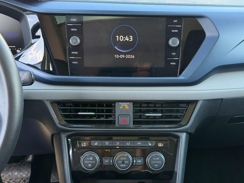Volkswagen Taos Vehicle Full-screen Gallery Image 14