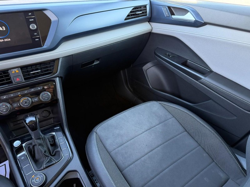 Volkswagen Taos Vehicle Full-screen Gallery Image 16