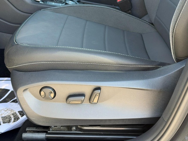 Volkswagen Taos Vehicle Full-screen Gallery Image 18