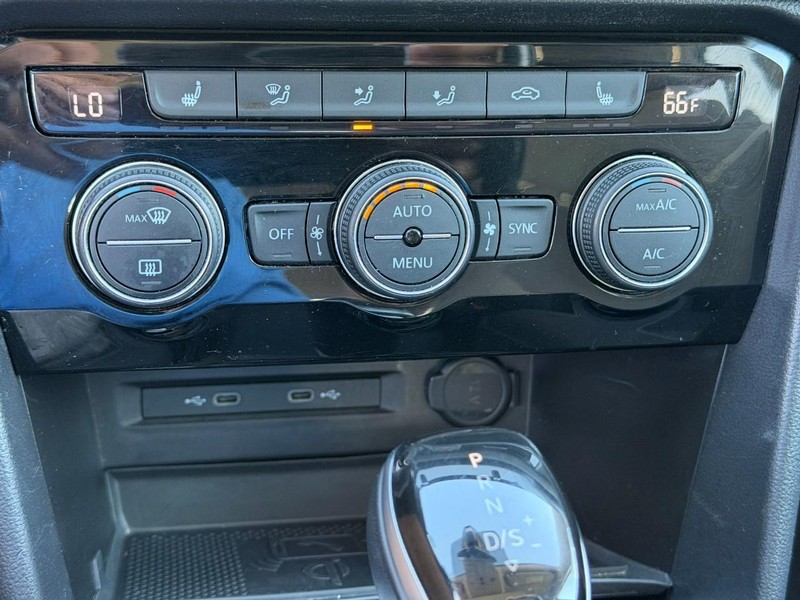 Volkswagen Taos Vehicle Full-screen Gallery Image 22