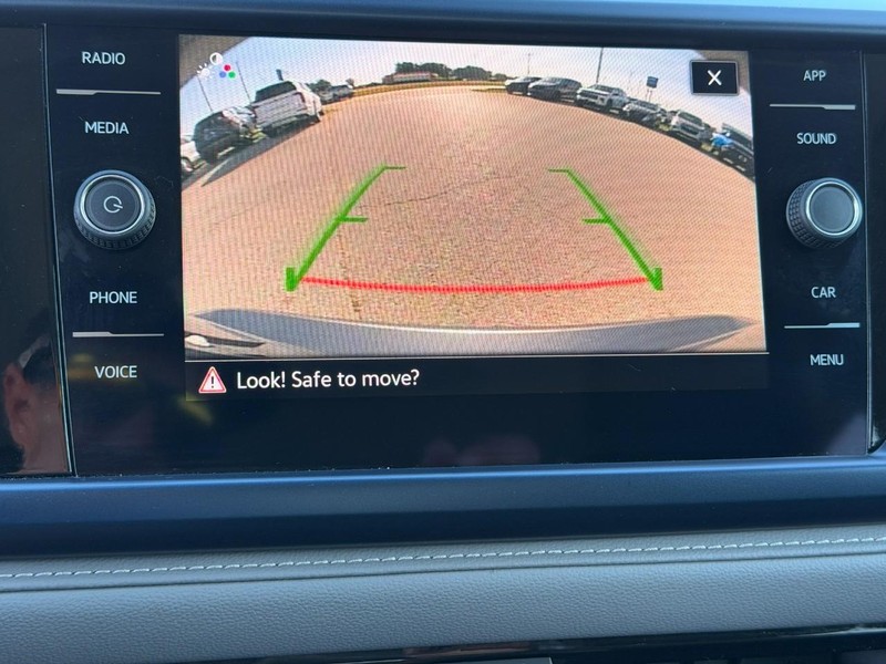 Volkswagen Taos Vehicle Full-screen Gallery Image 23