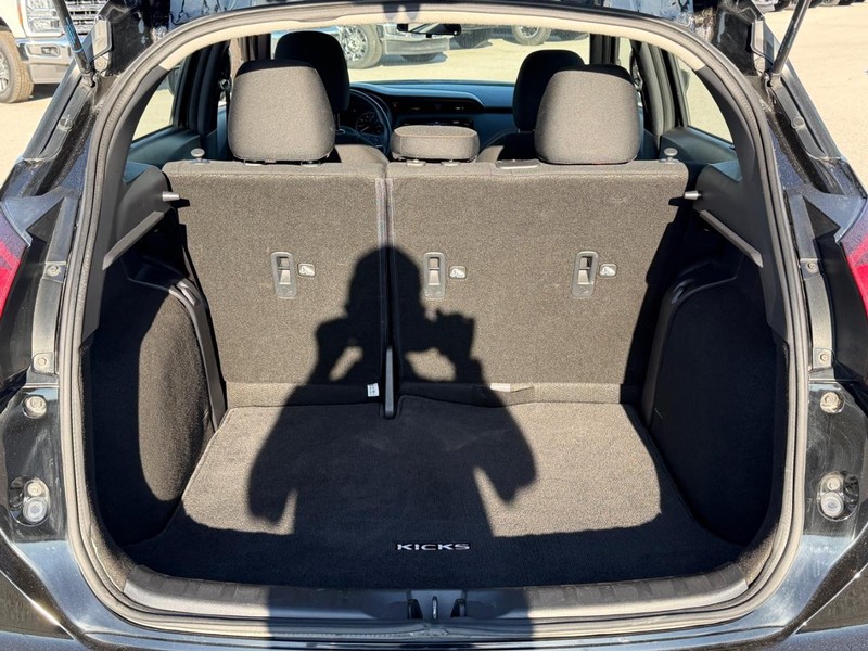 Nissan Kicks Vehicle Full-screen Gallery Image 5