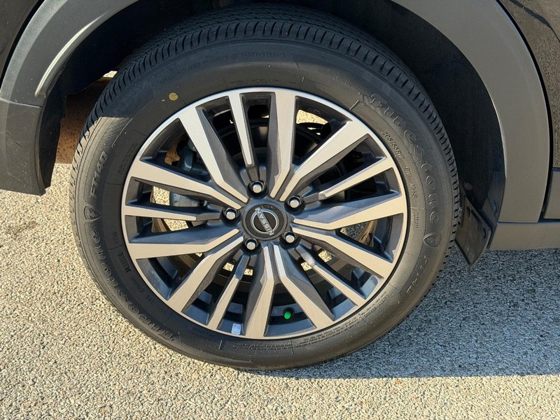 Nissan Kicks Vehicle Full-screen Gallery Image 7