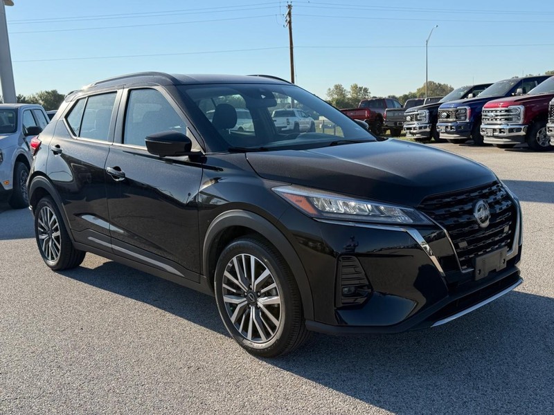 Nissan Kicks Vehicle Full-screen Gallery Image 9
