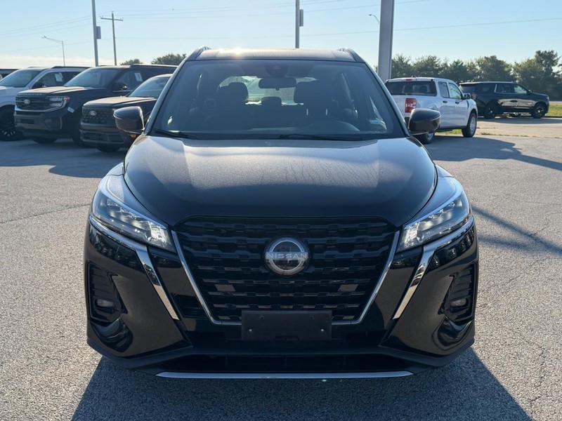 Nissan Kicks Vehicle Full-screen Gallery Image 10