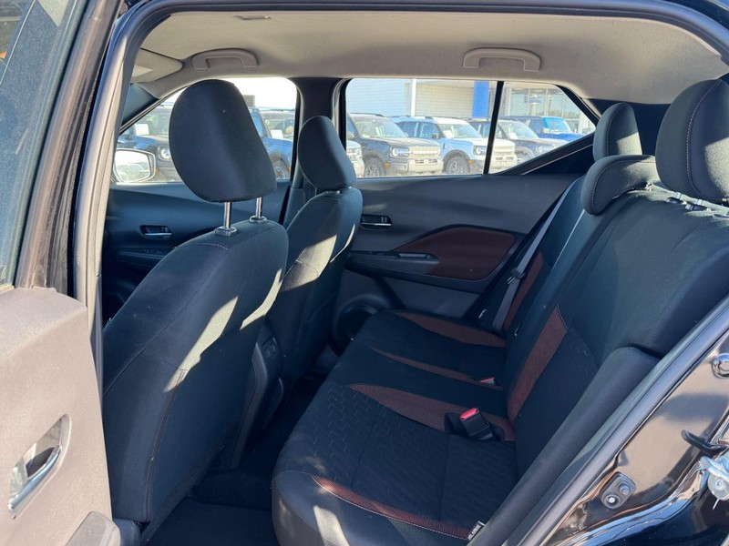 Nissan Kicks Vehicle Full-screen Gallery Image 11