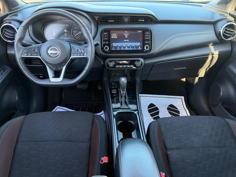 Nissan Kicks Vehicle Full-screen Gallery Image 12