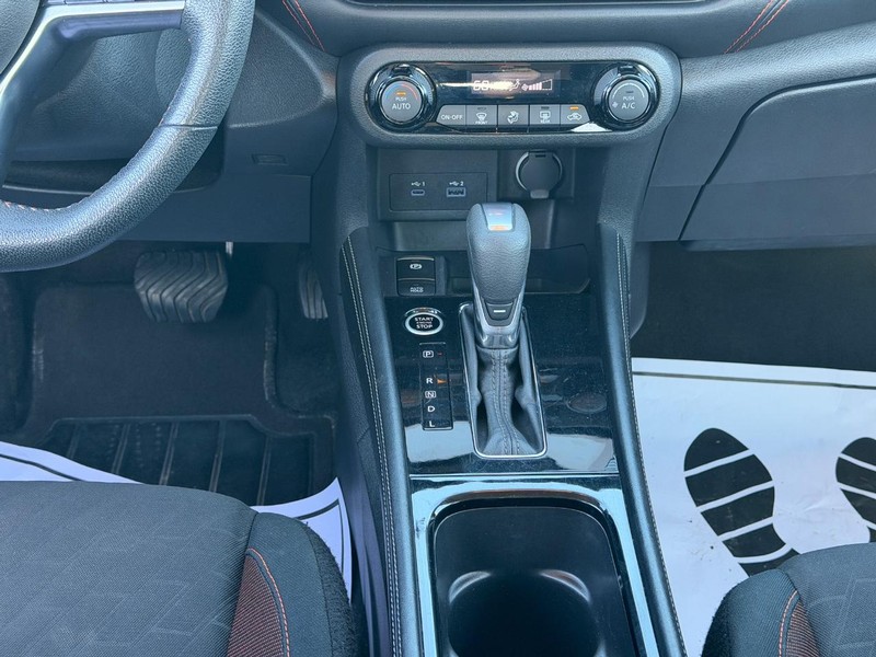 Nissan Kicks Vehicle Full-screen Gallery Image 15