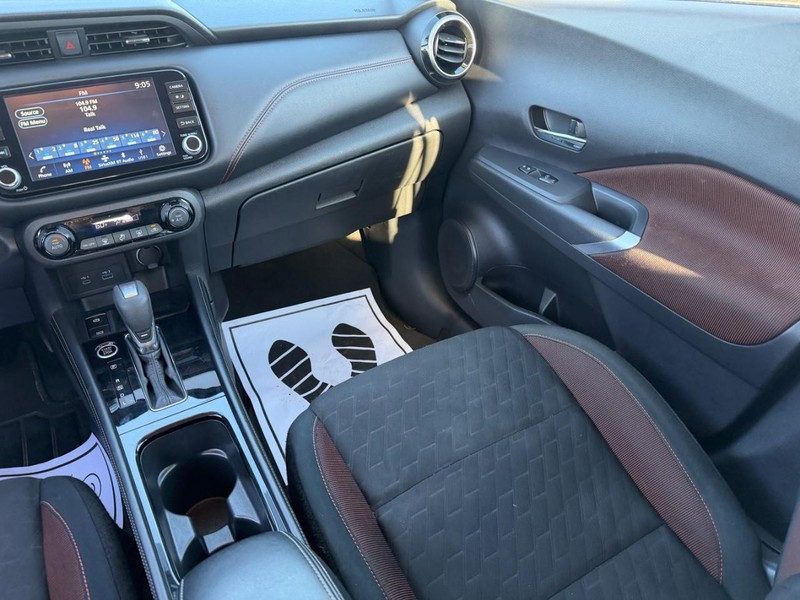 Nissan Kicks Vehicle Full-screen Gallery Image 16