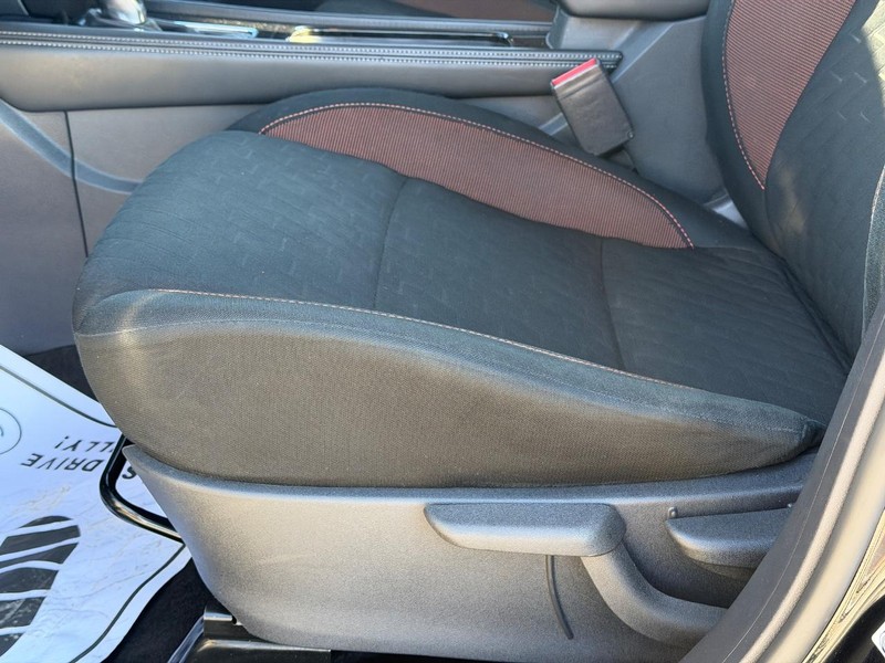 Nissan Kicks Vehicle Full-screen Gallery Image 18