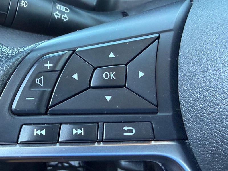 Nissan Kicks Vehicle Full-screen Gallery Image 19