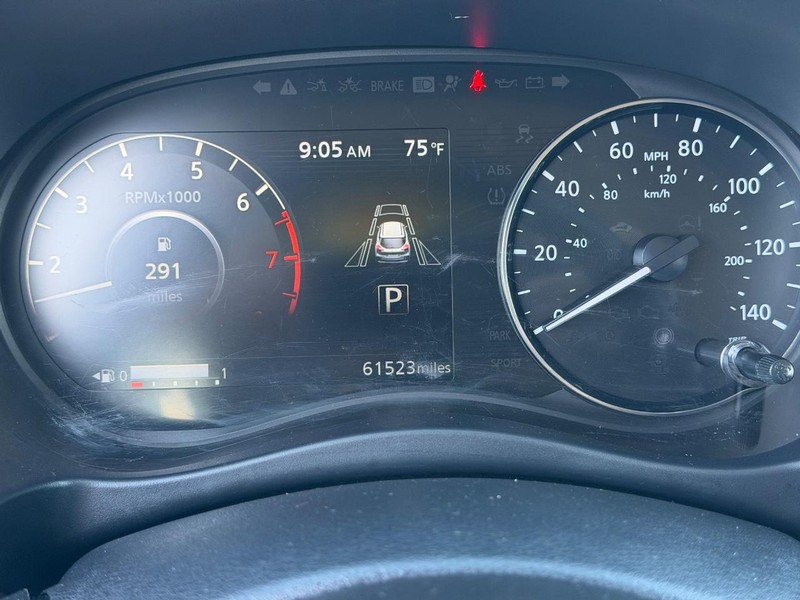 Nissan Kicks Vehicle Full-screen Gallery Image 21