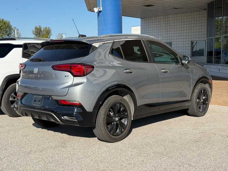 Buick Encore GX Vehicle Full-screen Gallery Image 04