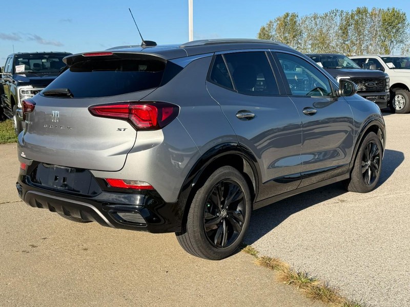 Buick Encore GX Vehicle Full-screen Gallery Image 6