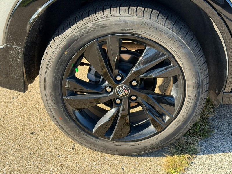 Buick Encore GX Vehicle Full-screen Gallery Image 7