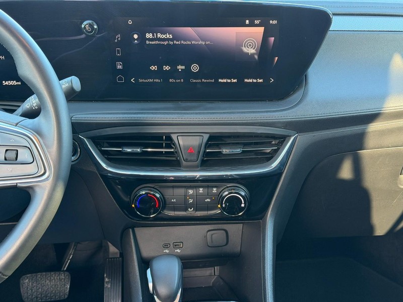 Buick Encore GX Vehicle Full-screen Gallery Image 13