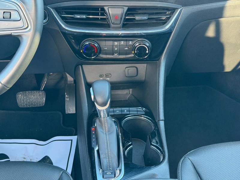 Buick Encore GX Vehicle Full-screen Gallery Image 14
