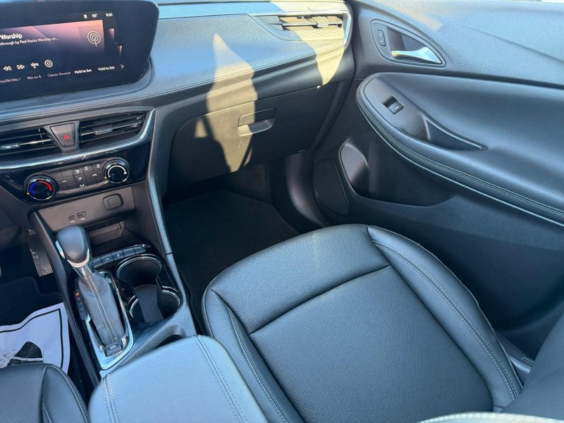 Buick Encore GX Vehicle Full-screen Gallery Image 15