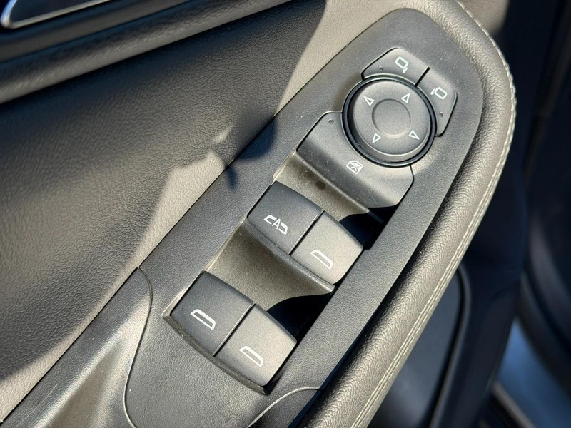 Buick Encore GX Vehicle Full-screen Gallery Image 16