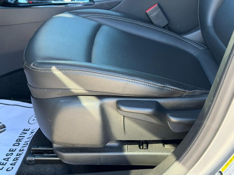 Buick Encore GX Vehicle Full-screen Gallery Image 17