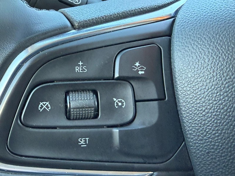 Buick Encore GX Vehicle Full-screen Gallery Image 18
