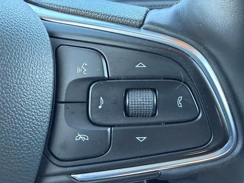 Buick Encore GX Vehicle Full-screen Gallery Image 19