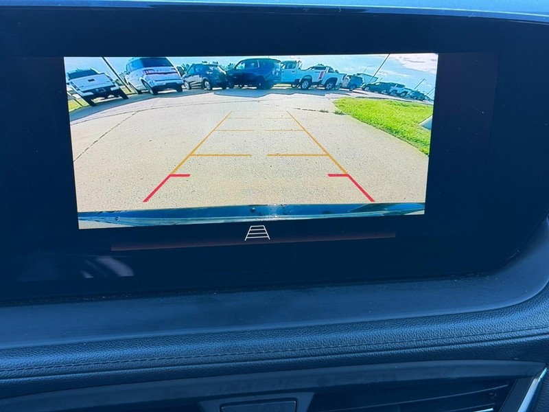 Buick Encore GX Vehicle Full-screen Gallery Image 21