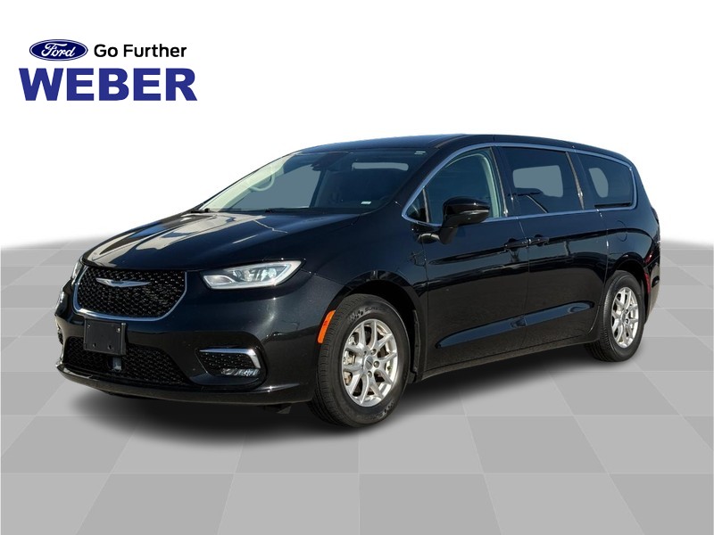 Chrysler Pacifica Vehicle Full-screen Gallery Image 01