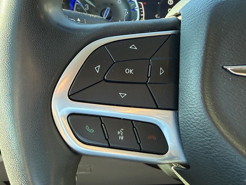 Chrysler Pacifica Vehicle Full-screen Gallery Image 14