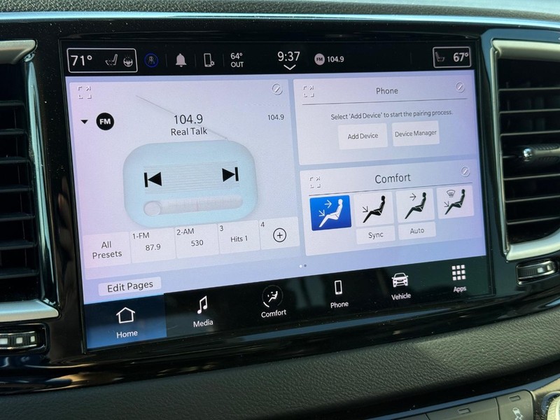 Chrysler Pacifica Vehicle Full-screen Gallery Image 17