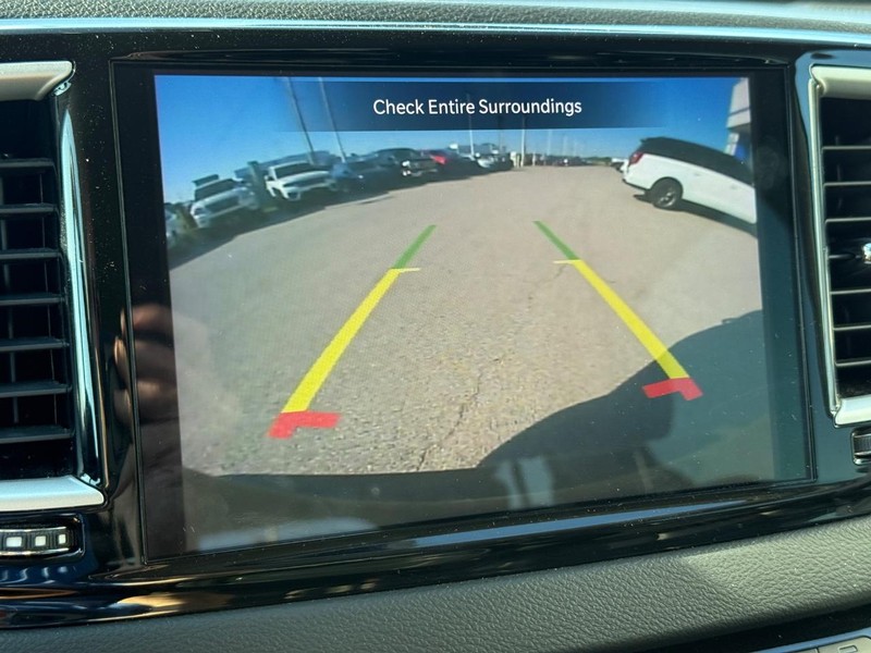 Chrysler Pacifica Vehicle Full-screen Gallery Image 19