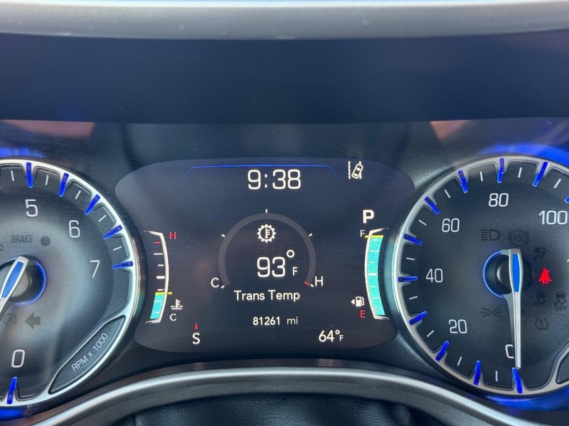 Chrysler Pacifica Vehicle Full-screen Gallery Image 23