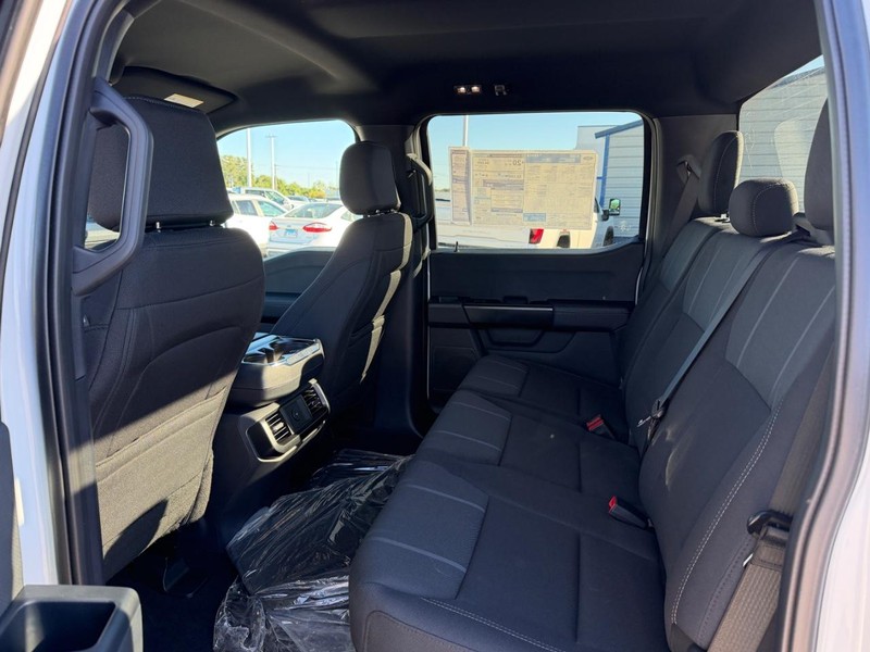 Ford F-150 Vehicle Full-screen Gallery Image 4