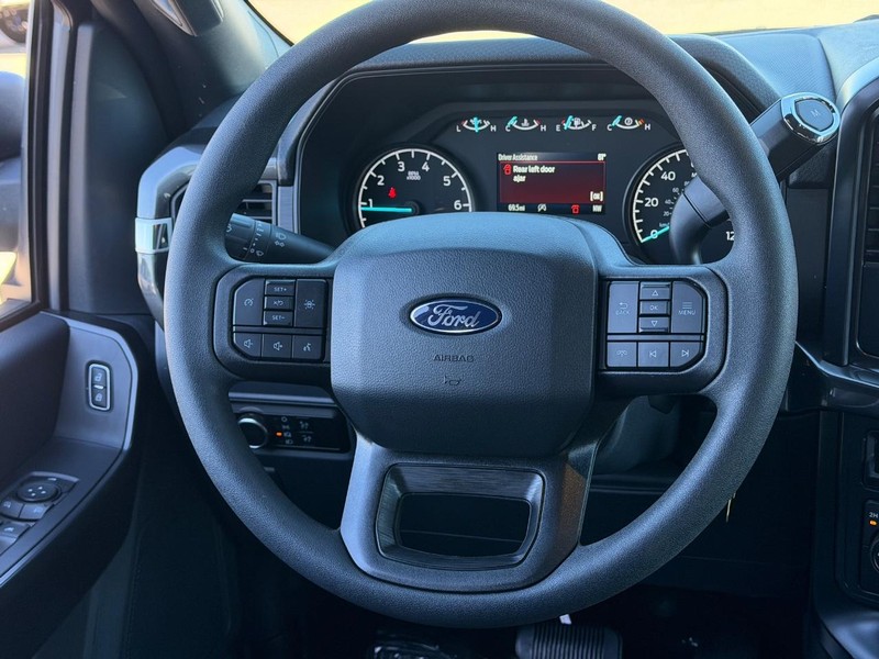 Ford F-150 Vehicle Full-screen Gallery Image 6